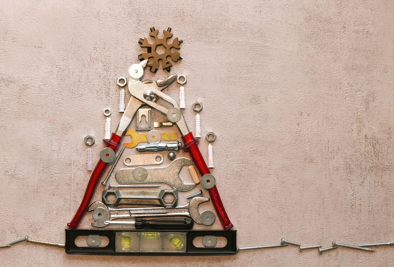 christmas time, christmas, screws, dowels, construction, christmas tree, star, screwdriver, spirit level, pliers, workshop, tools, handyman, craft, construction, construction, cons