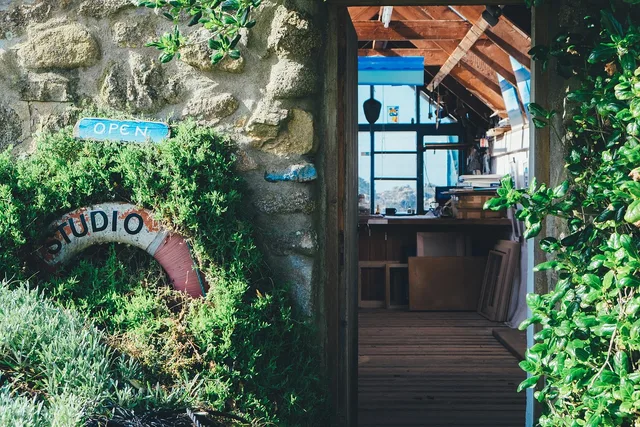 house, home, shack, cabin, workshop, studio, wood, beams, frames, tools, windows, nature, door, stone, walls, plants. Home Workshops: How to Plan Space, Power, Dust and Safety