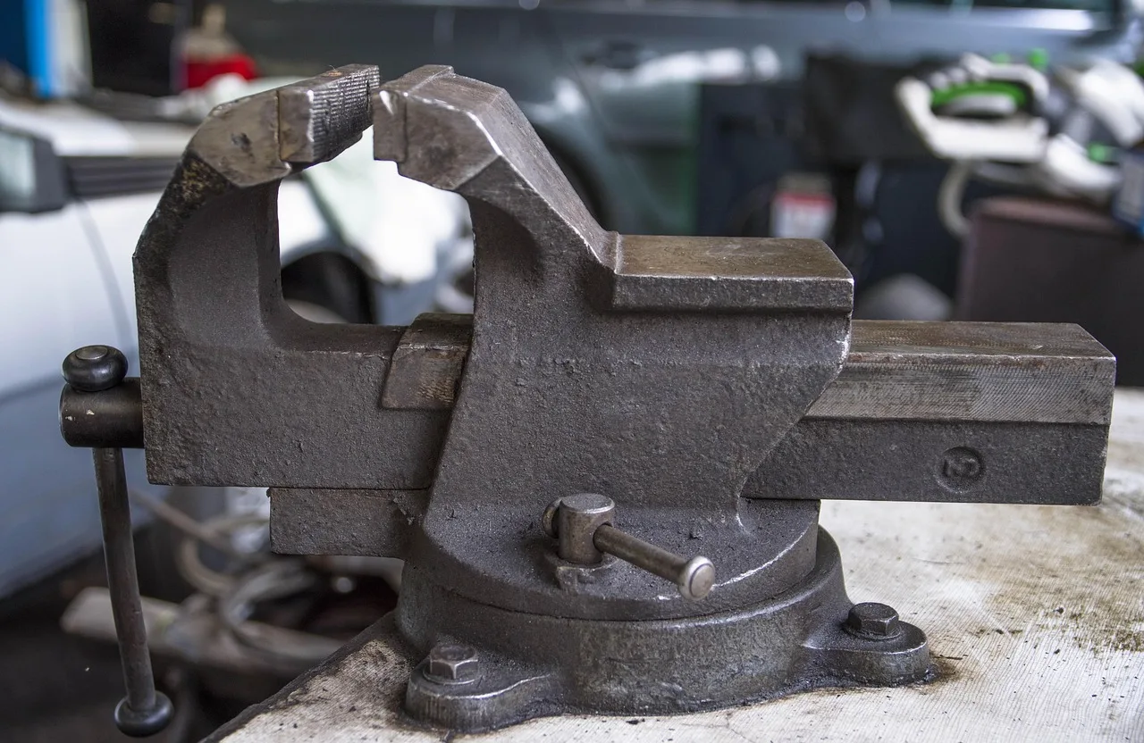 vice, clamping, workshop, metal, ironwork, tool, vice, vice, vice, vice, vice. Pricing a workshop layout without letting fittings eat the budget
