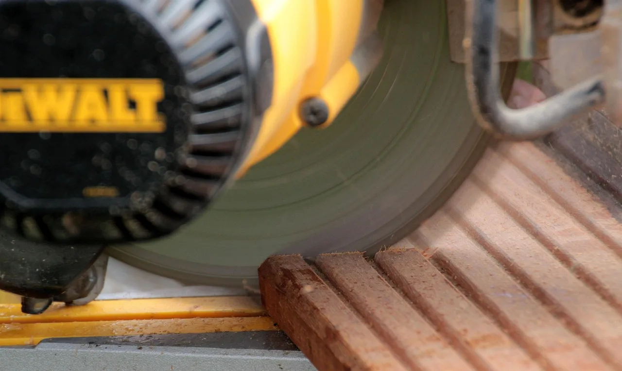 chop saw, handyman, operation of the saw, shortening wood, bangkirai, security protection, rotating saw blade, splinter, precautions, wooden board, outdoors, carpentry, chop saw, handyman, handyman, handyman, handyman, handyman, carpentry. Workshop layout basics worth buying first: wheels, light and support