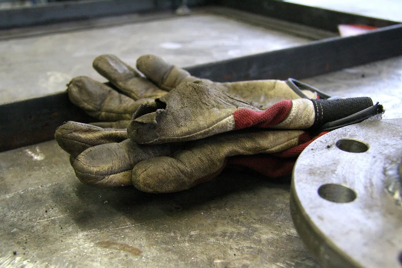 old, working gloves, work, protection, dirty, workers, tool, welding, broken, glove, workshop, mechanical engineering, welding, welding, welding, welding, welding
